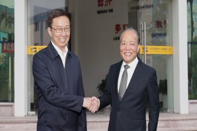 2020年11月，時(shí)任中共中央政治局常委、國(guó)務(wù)院副總理韓正，視察巨石九江公司。韓正贊揚(yáng)巨石是好項(xiàng)目、好產(chǎn)品、好工廠(chǎng)，希望巨石圍繞新技術(shù)新材料拓展產(chǎn)業(yè)鏈，提高核心競(jìng)爭(zhēng)力，實(shí)現(xiàn)集約發(fā)展。